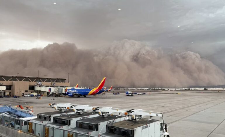 Massive Dust Storm Sweeps Phoenix, Disrupting Power and Flights