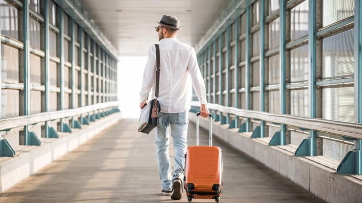 7 Smart Ways to Make Your Business Run Smoothly While You Travel