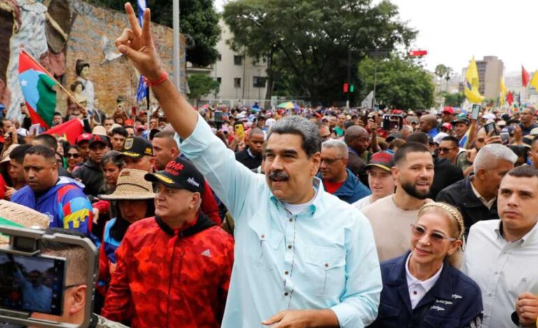 Trump Orders Blockade on Sanctioned Venezuelan Oil Tankers