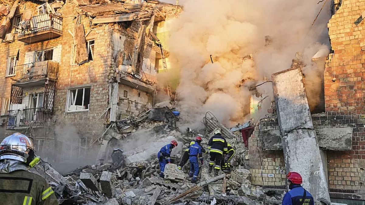 Tensions Rise as Explosions Hit Ukrainian Capital Before Geneva Talks