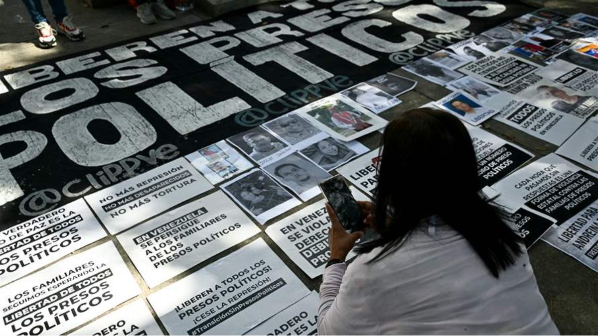 Human Rights Concerns Rise After 200+ Prisoners Begin Hunger Strike in Venezuela