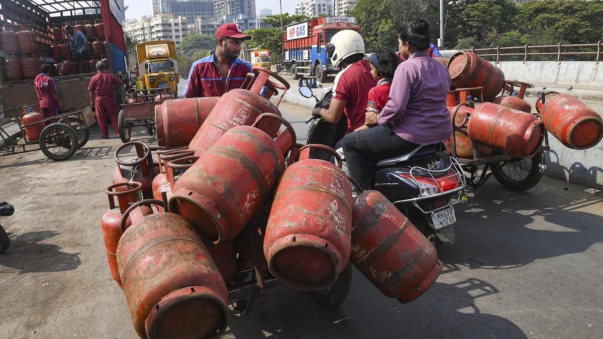 Gas Supply Concerns Push Induction Stove Sales to Record Levels in India