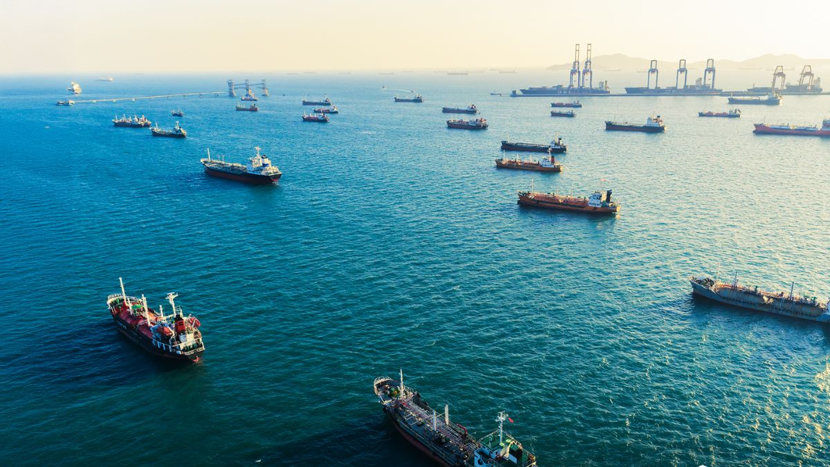 Hormuz Deal Delay Impacts Global Trade with 800 Ships Left Waiting