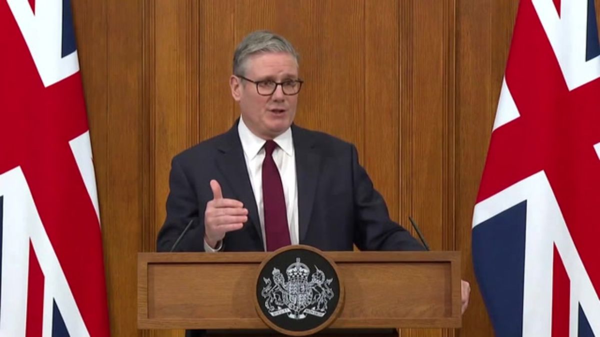 UK Plans Global Talks as Starmer Focuses on Hormuz Shipping Security