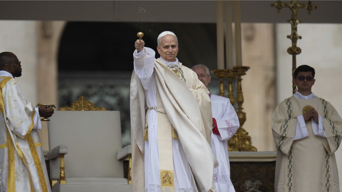 France Welcomes Pope Leo as He Celebrates Mass on the Champs-Elysees
