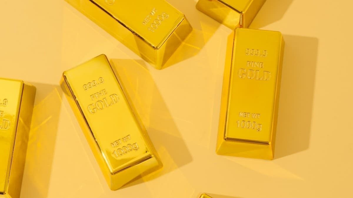 Gold Prices Drop to $4,173.55 as Stronger Dollar Offsets U.S.-Iran Tensions