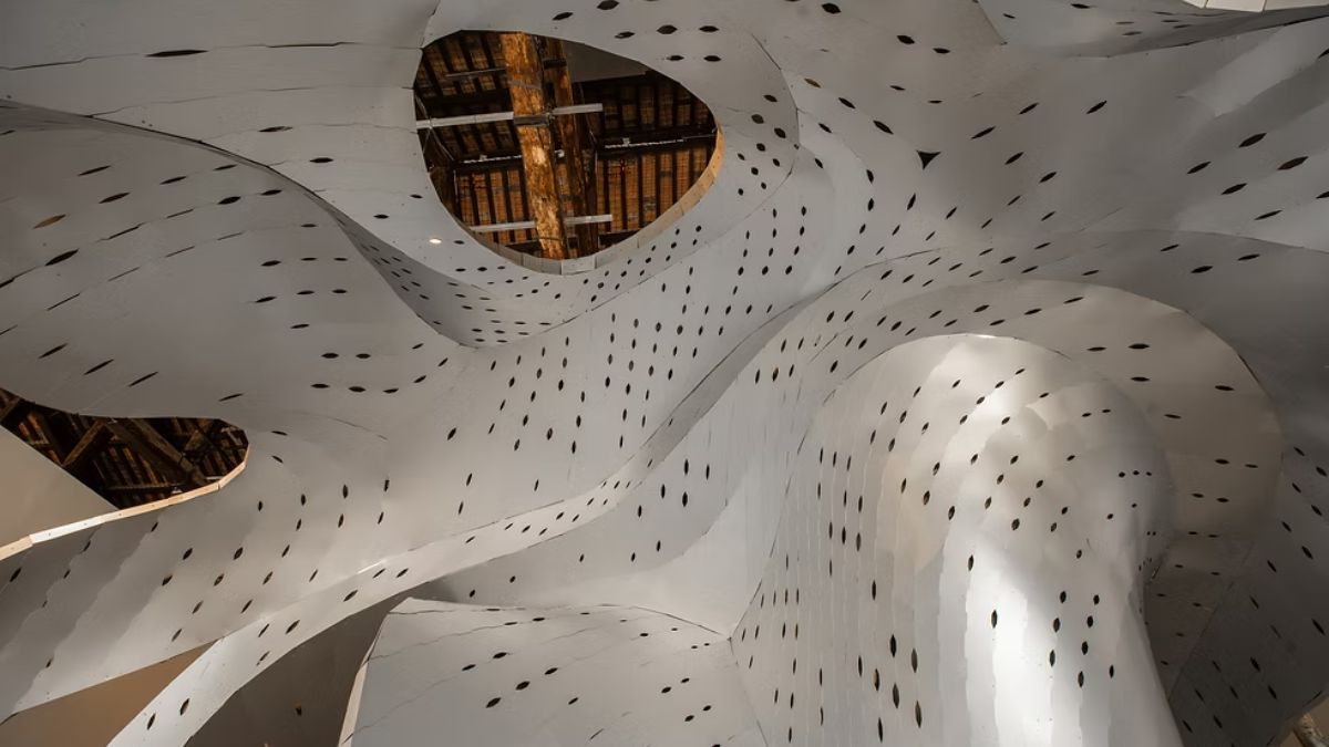 Walk on Real Omani Sand at the Heart of La Biennale di Venezia