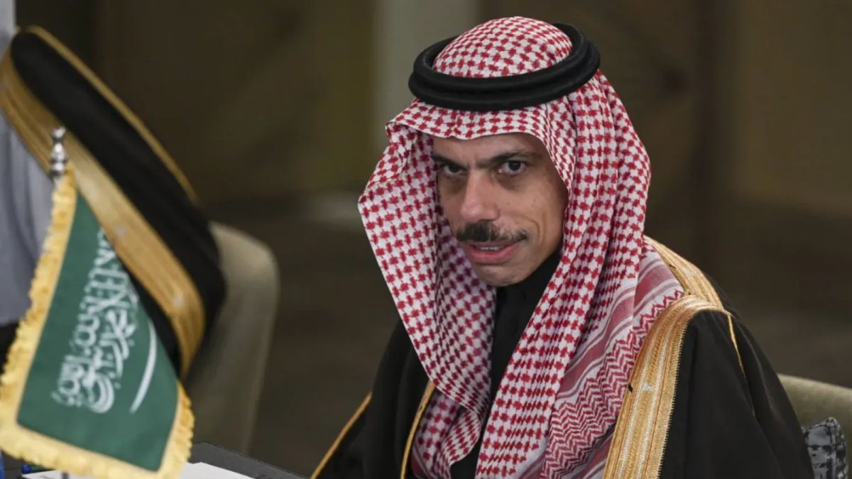 Saudi FM Holds High-Level Talks with Jordan and Oman on Regional Developments