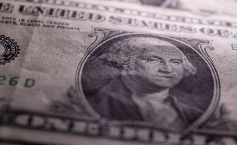 How Middle East Conflict and Hormuz Closure Are Boosting the US Dollar