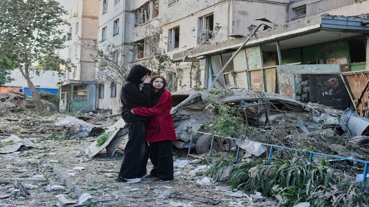 Ukraine Faces Fresh Russian Bombardment as Casualties Increase