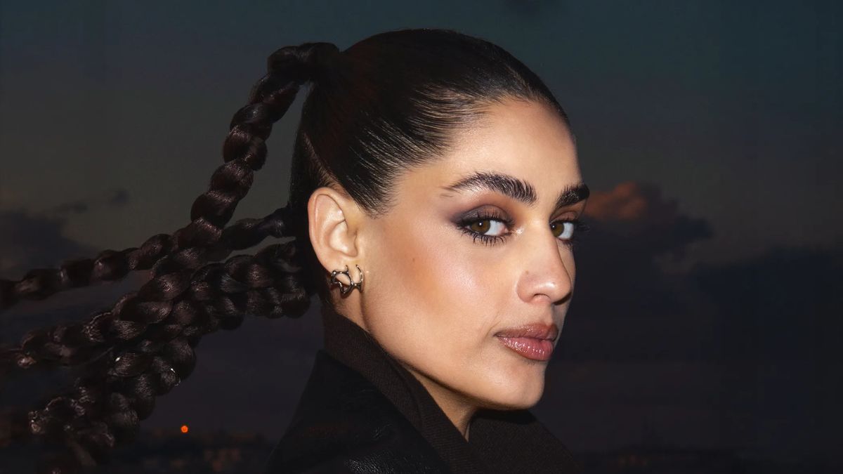 Zeyne Surprises Fans with New Summer Live Shows