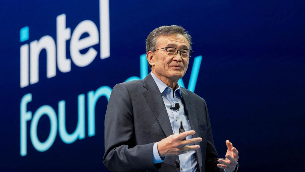 Intel Eyes $15 Billion Share Sale as Turnaround Gains Momentum