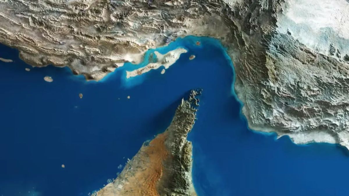 Iran Defends Control of Strait of Hormuz Amid Growing US Pressure