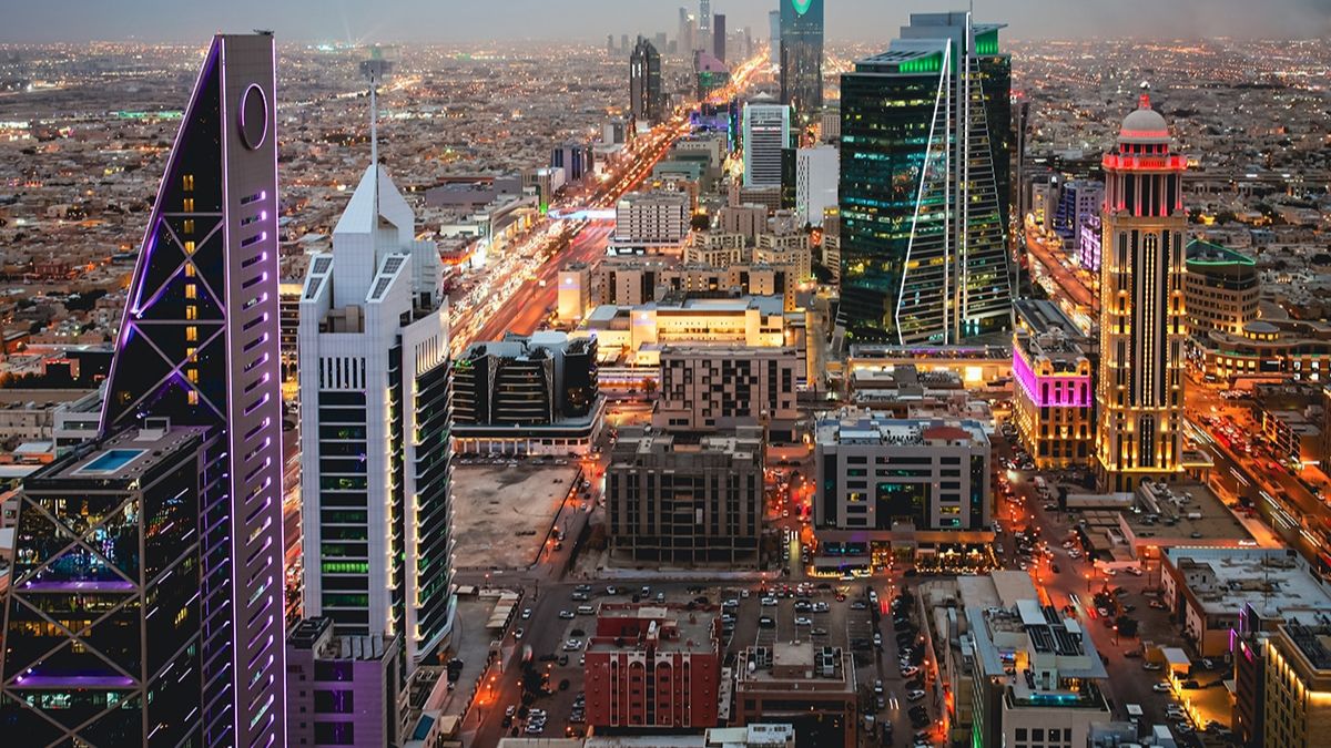 Oman Reports Strong 13% Increase in Public Revenues to $17.2bn
