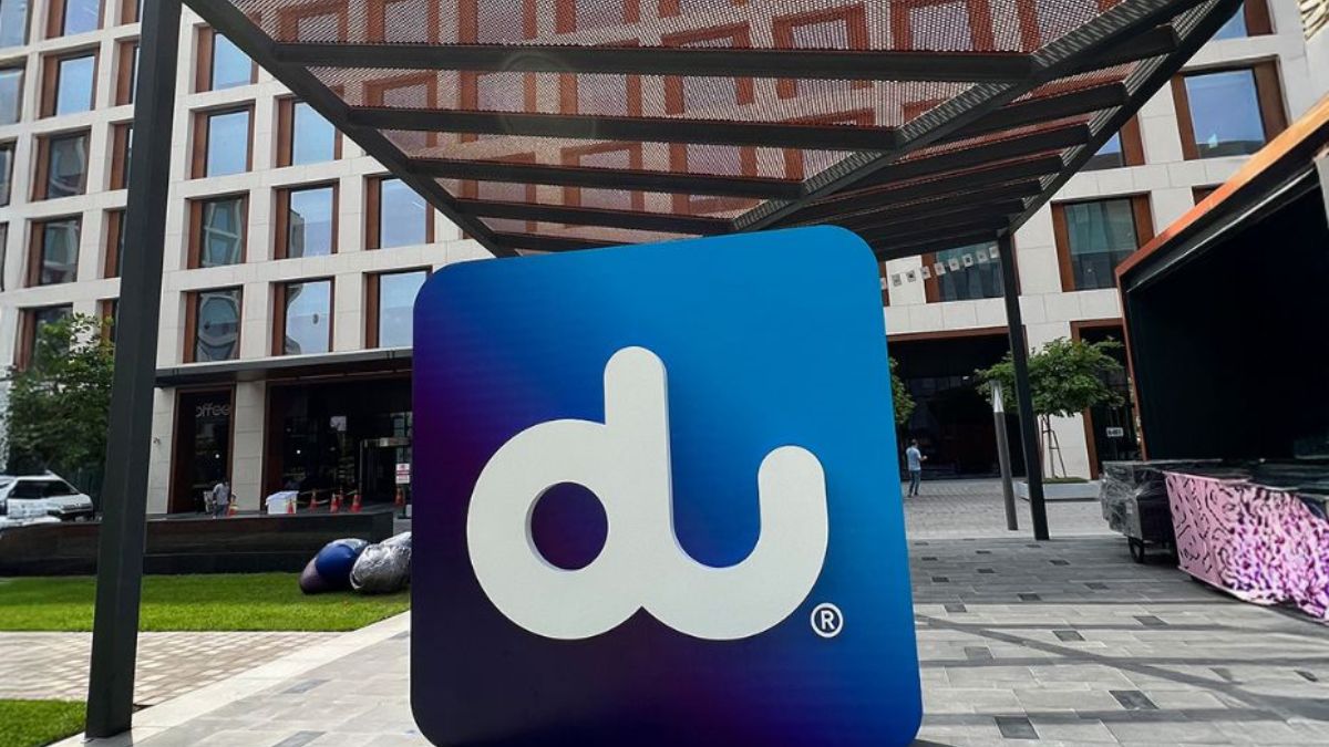 UAE Telecom Sector Gets Major Boost with 20-Year e& and du Licence Renewals