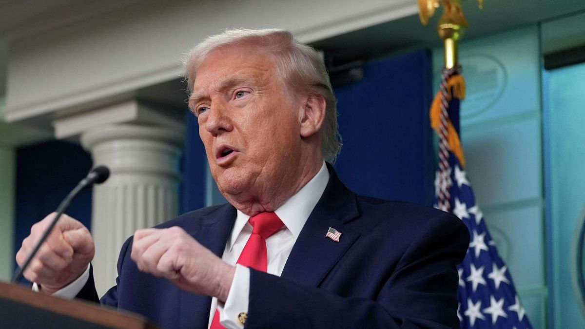 White House Faces CNN Clash Over Question Concerning Trump Aide