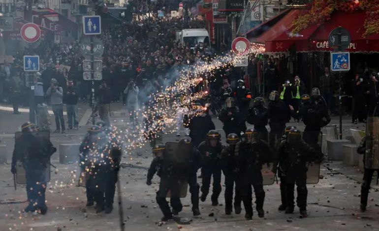 France to Prepare 70,000 Police Before New Protests